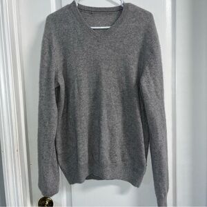Cashmere  Women's Gray V-Neck Sweater